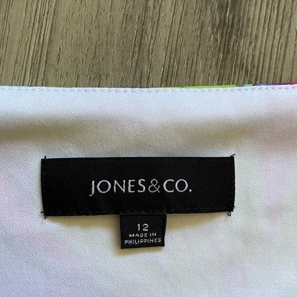 JONES & CO size 12 women’s dress. Like new condition. Stretch quality material - Picture 3 of 10